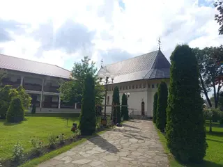 Gallery image 12