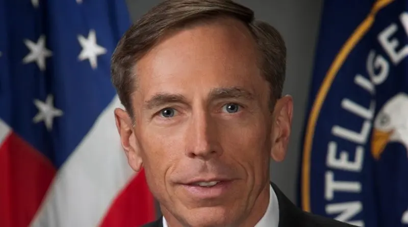 Petraeus: Ukrajna a 21. század katonai laboratóriuma, Oroszország pedig épp benne ég a saját háborújában thumbnail