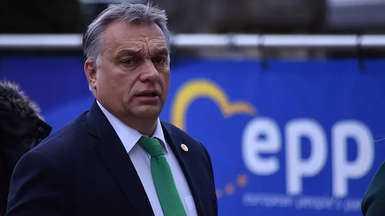 Szele Tamás: Az eltörpülés útján thumbnail